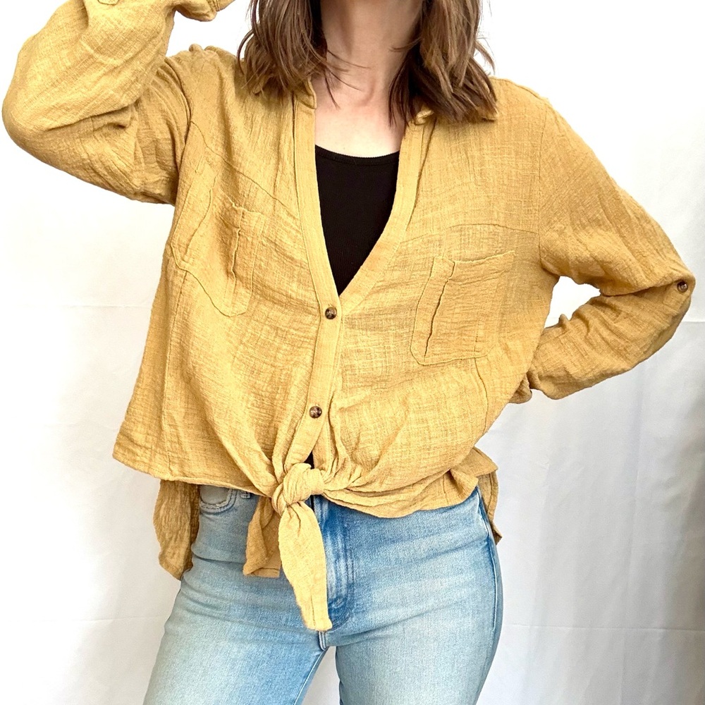 100% cotton mustard texture tied front hi low long sleeve top size small